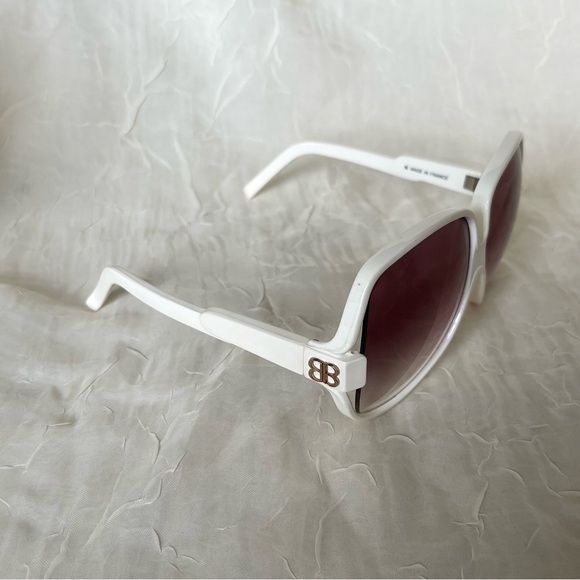 [ ” ▀ ﹏ ▀ ” ]

Vintage 70s Balenciaga Sunglasses - Picture 3 of 15